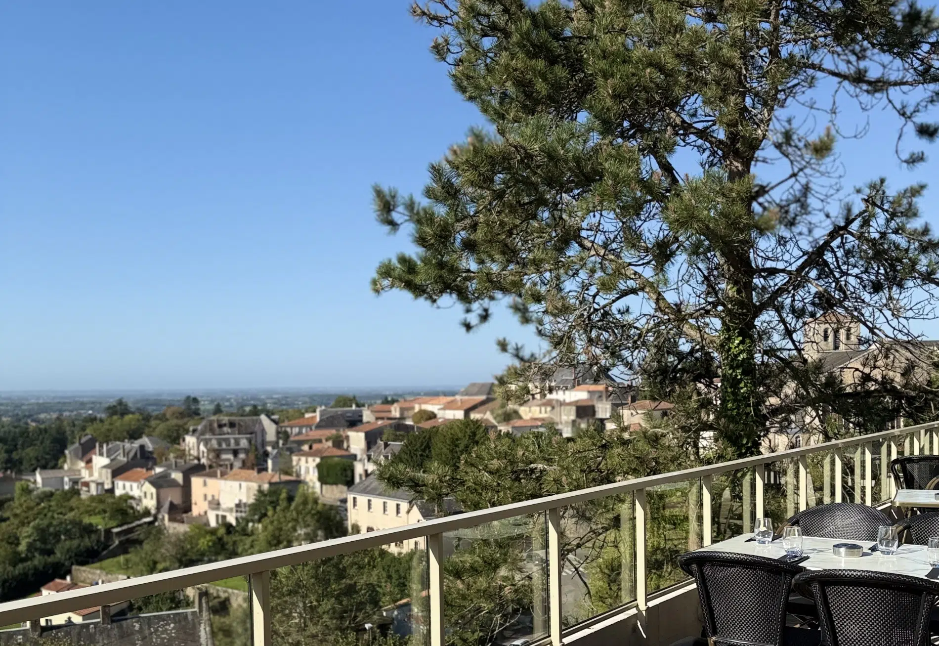 Séjournez dans notre hôtel Pouzauges, Logis Hôtel-Restaurant de la Bruyère